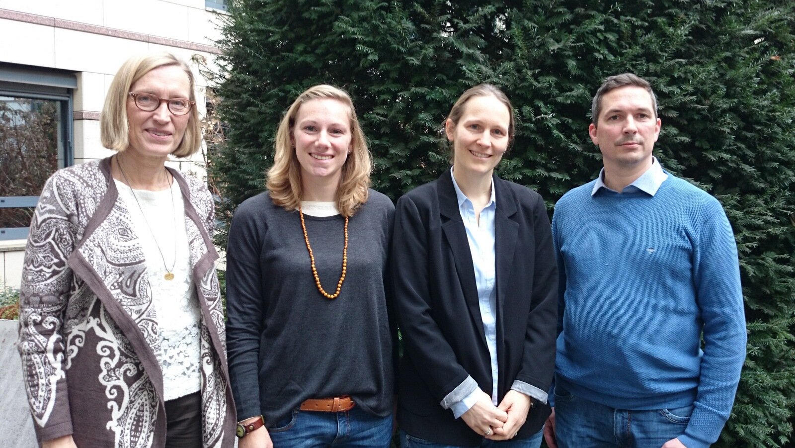 v.l.n.r. Prof. Dr. Sabine Walper (stellv. DJI-Direktorin), Dr. Franziska Meinck (Universität Oxford), Dr. Katrin Lang (ehemals DJI), Christoph Liel (DJI/NZFH) v.l.n.r. Prof. Dr. Sabine Walper (stellv. DJI-Direktorin), Dr. Franziska Meinck (Universität Oxford), Dr. Katrin Lang (ehemals DJI), Christoph Liel (DJI/NZFH)
