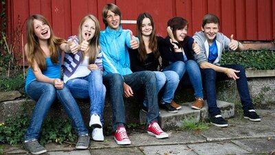 Symbolbild mit Jugendlichen