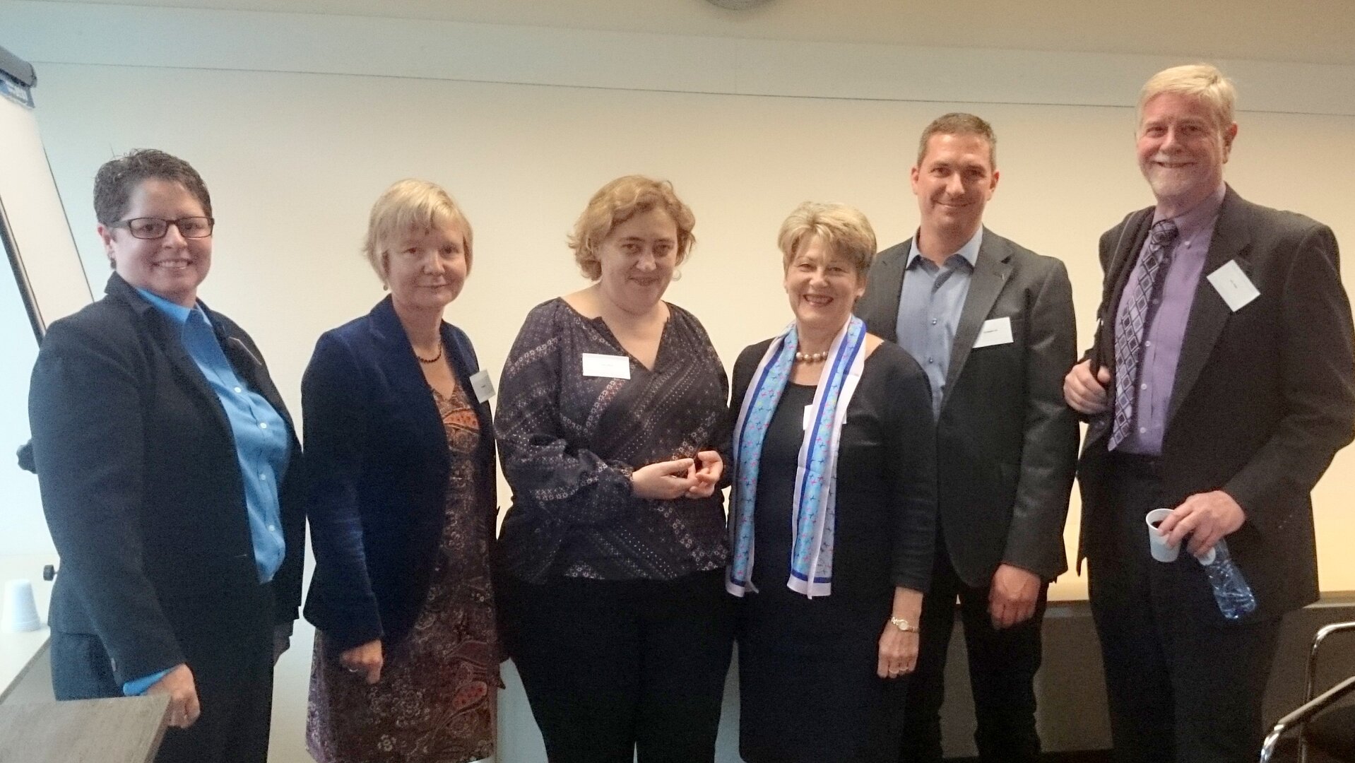 V.l.n.r. Scottye Cash (Ohio State University, USA), Lil Tonmyr (Public Health Agency of Canada), Flora Bolter (Observatoire National de la Protection l’Enfance, Frankreich), Jenny Gray (ISPCAN Councilor, United Kingdom), Christoph Liel (NZFH, Deutschland), John Fluke (University of Colorado, USA); Foto: Eric van Santen (DJI)