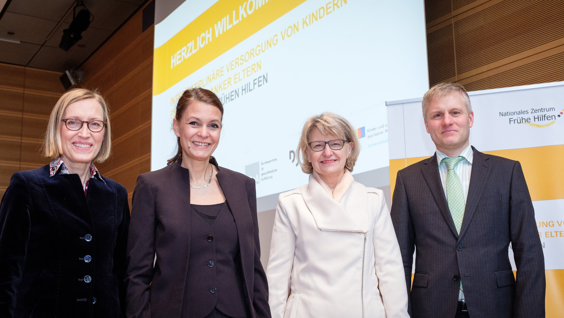 V.l.n.r.: Prof. Dr. Sabine Walper (DJI), Dr. Miriam Saati (BMFSFJ), Dr. med. Heidrun Thaiss (BZgA) und Dr. Thomas Stracke (BMG); Foto: A. Wagenzik