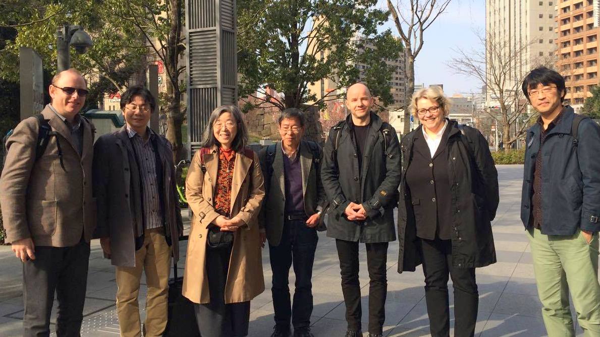 (V.l.n.r): Prof. Christian Imdorf (Universität Basel), Prof. ass. Takeshi Hori (Joetsu University of Education), Prof. Maki Hiratsuka (Hosei University Tokyo), Prof. Akio Inui (Tokyo Metropolitan University), Prof. Jan Skrobanek (Western Norway University of Applied Sciences), Prof. Birgit Reißig (DJI), Prof. ass. Akihiko Higuchi (Hosei University Tokyo); Foto: privat